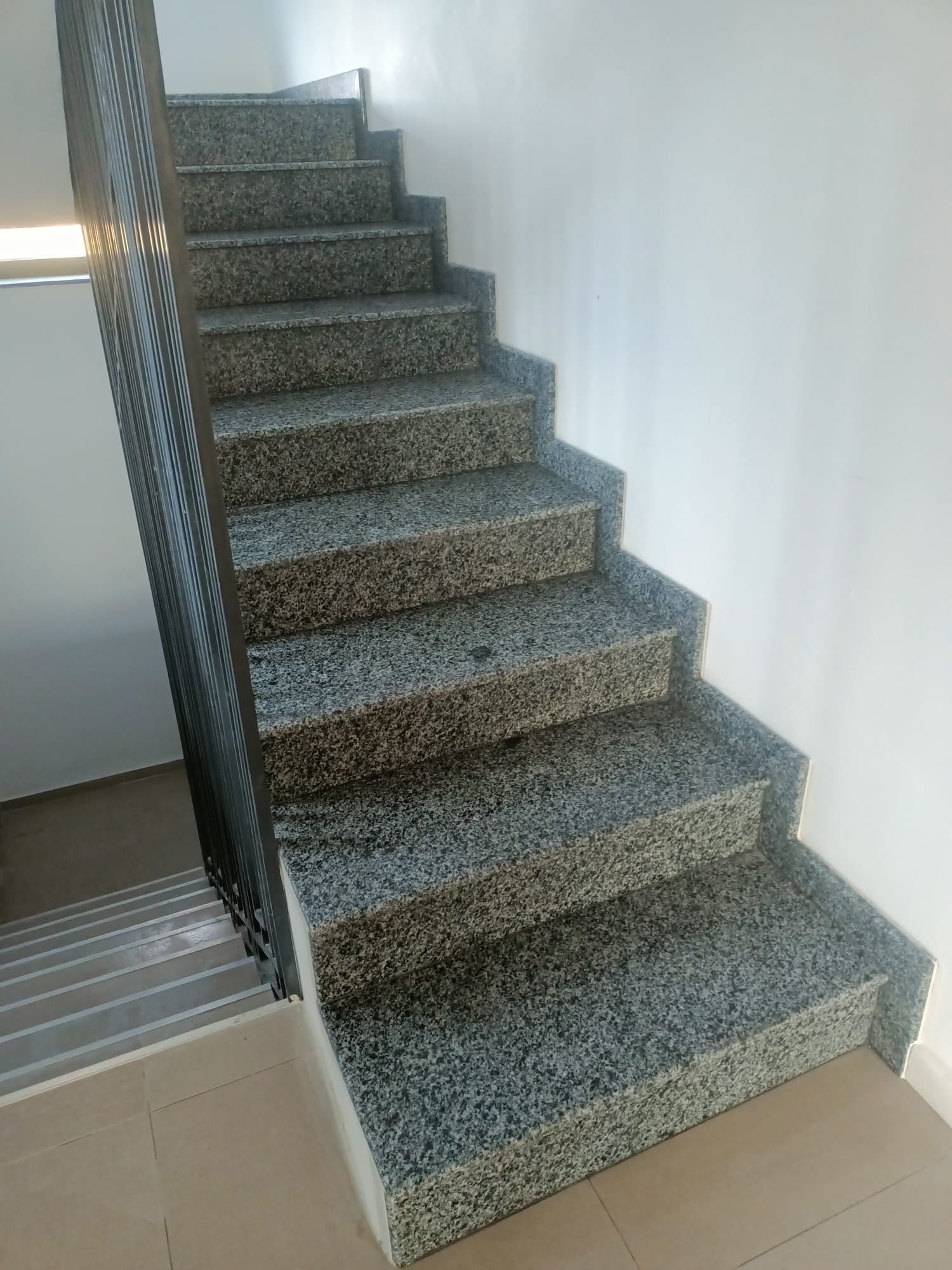 Placări scări cu granit