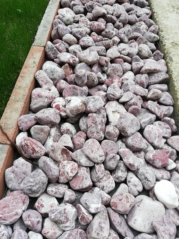 Amenajare cu piatră decorativă pentru grădină, pebbles rosu